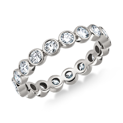 Bague d'éternité diamant serti clos en or blanc 14 carats (1 carat, poids  total) | Blue Nile