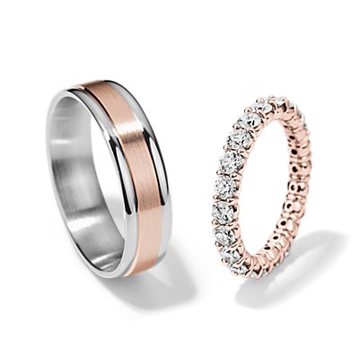 Conjunto de alianza de boda de eternidad con diamantes clásicos y alianza de boda con diseño acanalado en oro rosado de 14 k