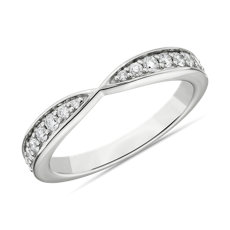 铂金现代尖顶结婚戒指（1/3 克拉总重量）