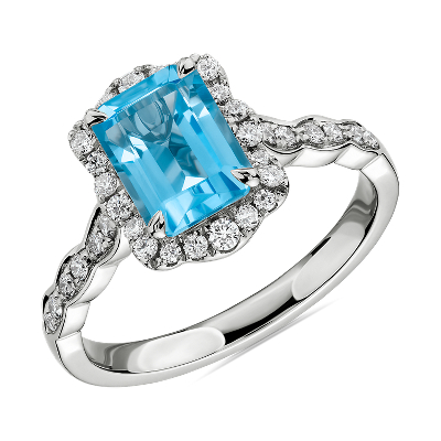 Bague Topaze Bleu Suisse Taille Emeraude Avec Halo De Diamants En
