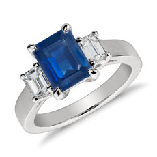 铂金祖母绿形切割蓝宝石与钻石戒指（8x6 毫米）