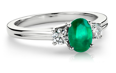 Anillo De Diamantes Y Esmeralda En Oro Blanco De 18 K 7x5 Mm Blue Nile
