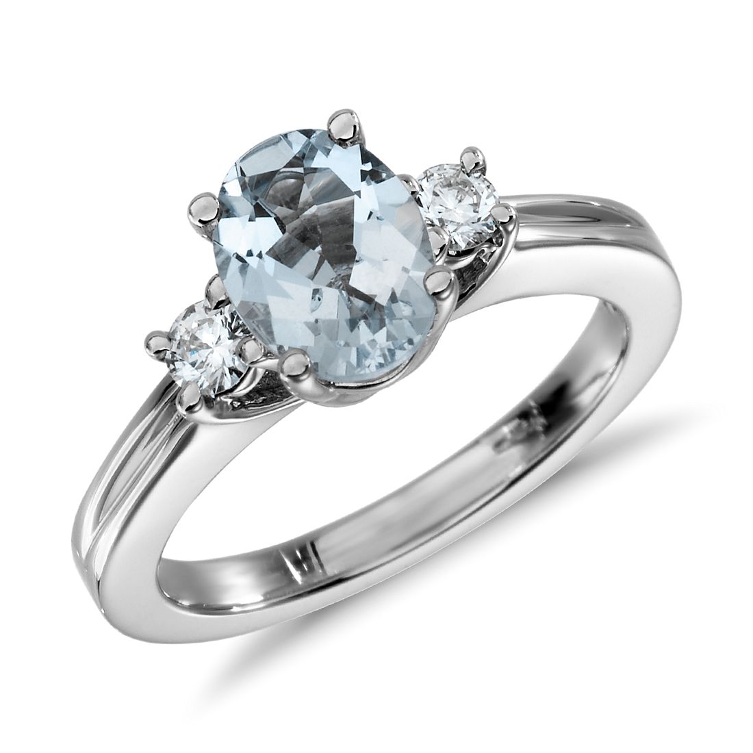 18k 白金海蓝宝石钻石戒指（8x6 毫米）