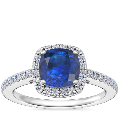 Anillo de compromiso con halo de diamante y zafiro talla cojín en oro blanco de 14 k (6 mm) | Blue Nile ES