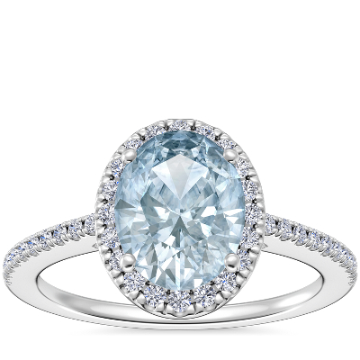 Anillo de compromiso clásico halo de diamantes aguamarina ovalada en oro blanco 14 k (9x7 mm) | Blue Nile