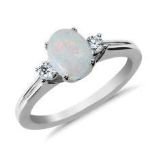 Bague diamant et opale en or blanc 18 carats(8 x 6 mm)