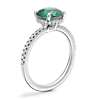 铂金圆形祖母绿小巧微密钉隐藏式光环订婚戒指（8 毫米）