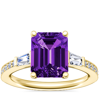 Anillo de compromiso de diseño con diamantes cónicos de talla baguette y talla esmeralda en oro amarillo de 14 k (9x7 mm) | Blue Nile