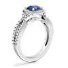 鉑金扭轉光環鑽石訂婚戒指搭圓形藍寶石（6 毫米）