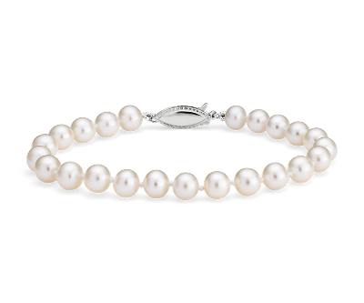 white pearl bracelet