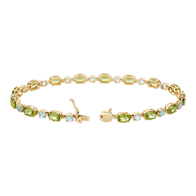 Closeup view of the bracelet clasp