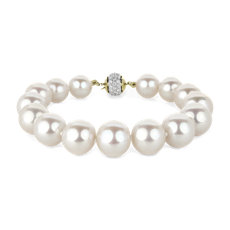 Bracelet de perles d’eau douce blanches avec fermoir en diamant en or jaune 18 carats