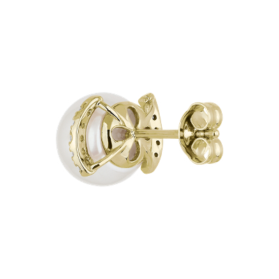 Closeup view of the bracelet clasp