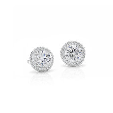 Aretes colgantes de diamantes con halo superpuesto de la colección exclusiva de Blue Nile en platino (2 qt. total)