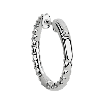 Closeup view of the bracelet clasp