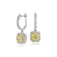 Aretes colgantes de diamantes amarillos con halo en oro blanco y amarillo de 18 k (2 3/8 qt. total)