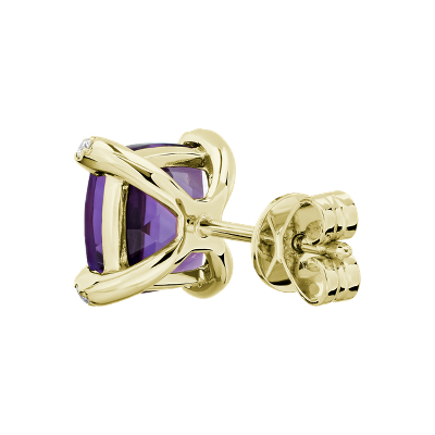 Closeup view of the bracelet clasp