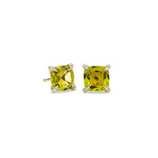 NOUVEAU Puces d’oreilles détails diamants et péridot taille coussin en or jaune 14 carats (7 mm)