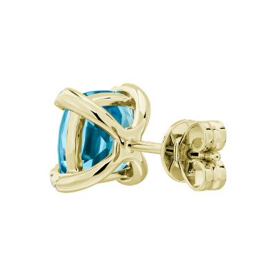 Closeup view of the bracelet clasp