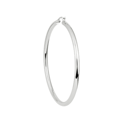 Closeup view of the bracelet clasp