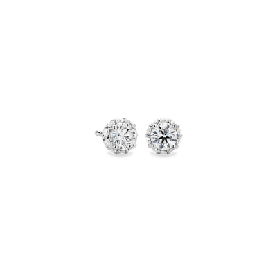 Aretes redondos con halo de diamantes oculto en oro blanco de 14 k (3/4 qt. | Blue Nile