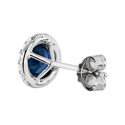 Closeup view of the bracelet clasp