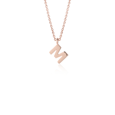 Colgante con inicial "M" en oro rosado de 14 k | Blue Nile