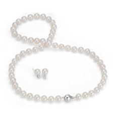 Parure collier à rangs et boucles d’oreilles de perles de culture d’Akoya classiques Blue Nile Studio en or blanc 18 carats(7-7,5 mm)