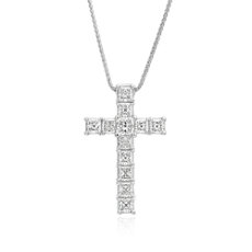 Colgante de cruz con diamantes de talla princesa exclusivo de Blue Nile en platino (2 qt. total)