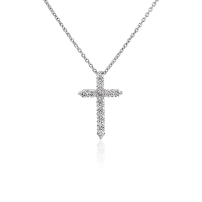 Collar con colgante de cruz de diamantes en oro blanco de k (3/8 qt. total) | Blue Nile
