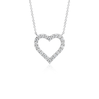 Collar con forma de corazón de diamantes en oro blanco de 14 (1/2 qt. total) | Blue Nile