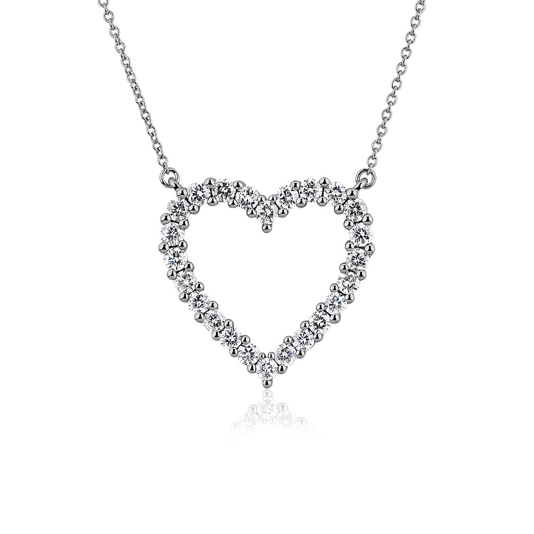 Collar en forma de corazón con diamantes en oro blanco de 14 k (1 qt. total)