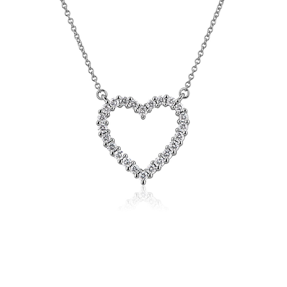 Collar en forma de corazón con diamantes en oro blanco de 14 k (1/2 qt. total)