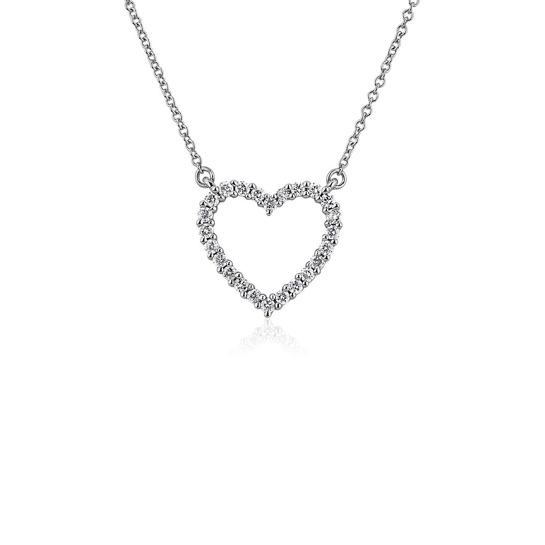 Collar en forma de corazón con diamantes en oro blanco de 14 k (1/4 qt. total)