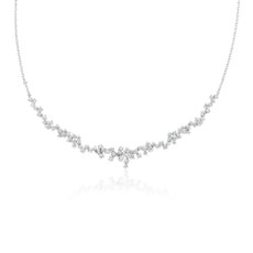 Diamante Scatter &quot;V&quot; Necklace in oro blanco de 14 k (1 1/2 qt. total)