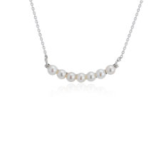 Collar pequeño con forma de sonrisa de perlas cultivadas de agua dulce en plata de ley (3-4 mm)