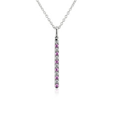 Colgante con barra vertical con diamantes y zafiros rosados alternados en oro blanco de 14 k (1,6 mm)