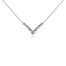 Love It Diamond V-Shaped Necklace in 18k White Gold (1/3 ct.tw)