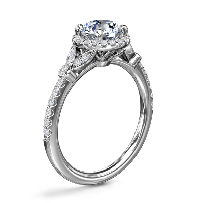 Anillo de compromiso petite de diamantes con halo y diseño de hoja en platino (1/4 qt. | Blue Nile