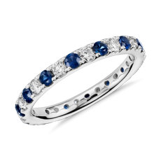 铂金 Riviera 微密钉蓝宝石与钻石永恒戒指（2.2 毫米）