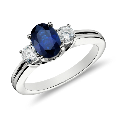 Sapphire and Diamond Ring in 18k White Gold (7x5mm) | Blue