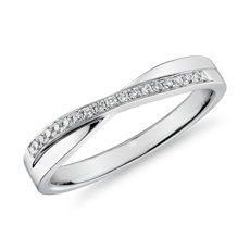 Crossover Diamond Female Ring in 14k White Gold (1/10 ct. tw.)