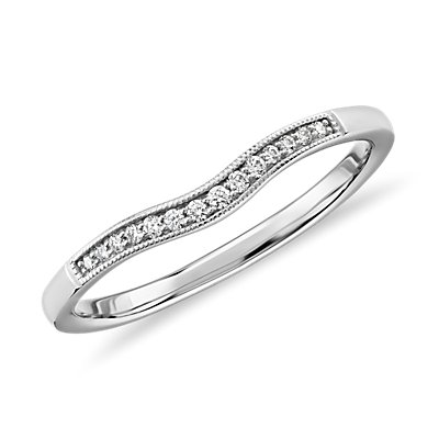 Graduated Milgrain Curved Diamond Ring in Platinum (1/10 ct. tw.)