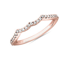 Anillo de bodas de diamantes con doble vuelta en oro rosado de 14 k (1/6 qt. total)