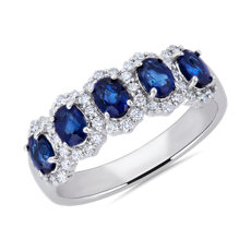 新款 14k 白金五石椭圆形蓝宝石和钻石光环周年纪念戒指（4x3 毫米）