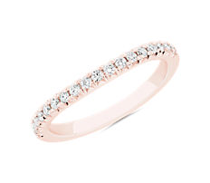 Anillo de bodas curvo con diamantes de estilo lujoso para combinar en oro rosado de 14 k (1/4 qt. total)