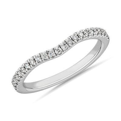 Anillo de bodas curvo con micropavé de diamantes para combinar en oro blanco de 14 k (1/6 qt. total)