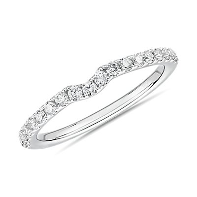 Petite Curved Diamond Wedding Ring in 14k White Gold (1/4 ct. tw.)