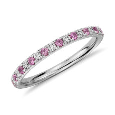 Anillo de pavé de diamantes y zafiros rosados. en oro blanco de 14 k (1,5 mm)