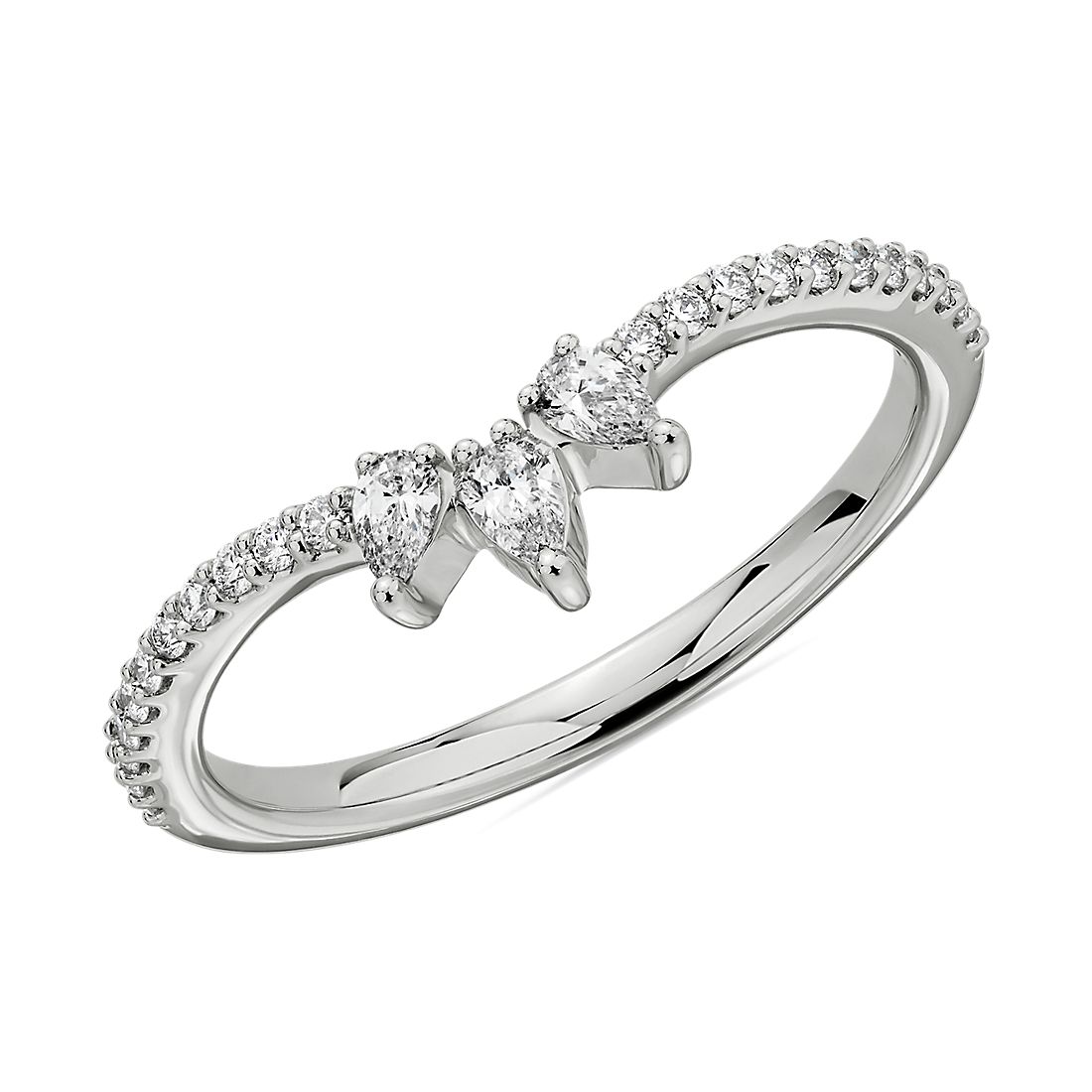 14k 白金三重梨形鑽石與密釘曲線結婚戒指（1/4 克拉總重量）